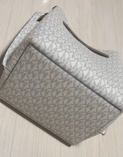 新品未使用です！マイケルコース　ショルダーバッグ　EMILIA