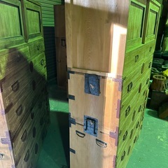 昔の箪笥(タンス)の画像