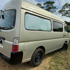 ニッサンキャラバンハイルーフ車中泊使用キャンピングカーの画像