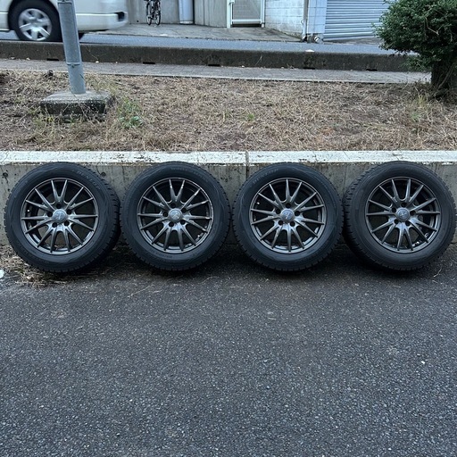 スタッドレスタイヤ　ホイール