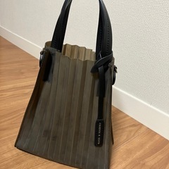 チャールズ&キース バッグの画像