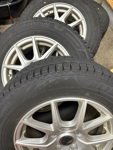 ステップワゴン　4本セットスタッドレスタイヤ　VRX3