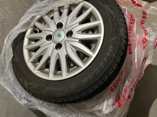 スタッドレスタイヤ　ホイール付き　R14