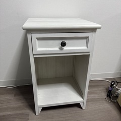 可愛いサイドテーブル 