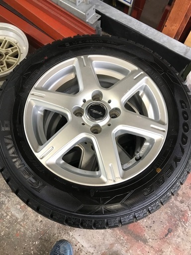 スタッドレスタイヤ付きアルミホイール
