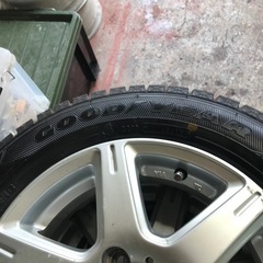 スタッドレスタイヤ付きアルミホイールの画像