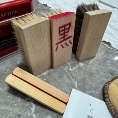 DASCO【ダスコ】専門家も絶賛 英国伝統の品質 全色対応 2色入り シューケア コンプリート セット (PA-DSZP) 靴磨きセット 革靴 ハイシャイン 馬毛ブラシ 豚毛ブラシ 簡単 お手入れ 初心者 ビギナー 黒 + 無色 50m  おまけ付き
の画像