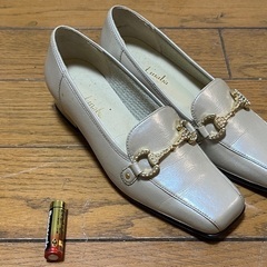 【無料】女性用のパンプス（ベージュ／サイズ22.5cm)の画像