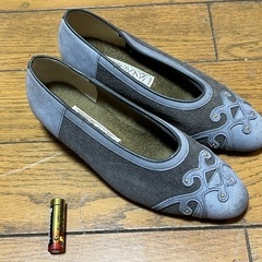 女性用のパンプス（グレー・ライトブルー／サイズ22.5cm)