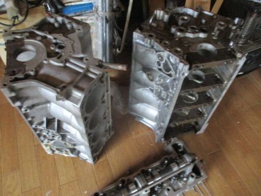 Mベンツ107-560SLエンジンブロツク.番号117.967-107専用ブロツクです