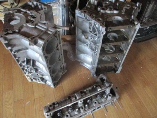 Mベンツ107-560SLエンジンブロツク.番号117.967-107専用ブロツクです
