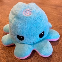 表情が変わるタコのぬいぐるみ