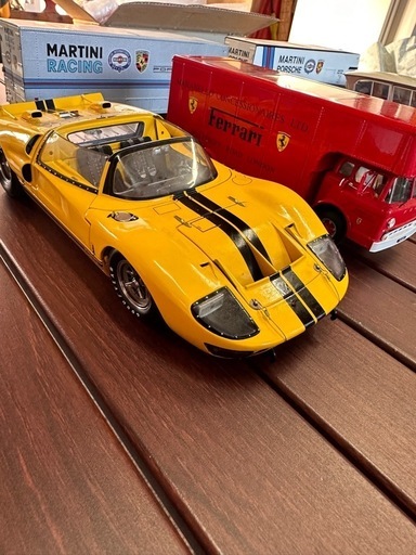 大きめのミニカー1/18エグゾトオートアート等