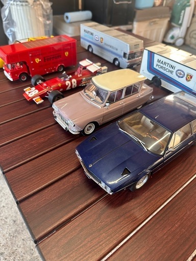 大きめのミニカー1/18エグゾトオートアート等