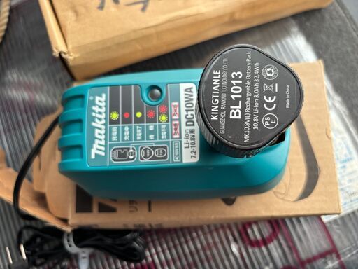 売却決定。マキタ　充電器＆バッテリーDC10WA　7,2~10,8V 早い方優先　未使用 価格ダウン