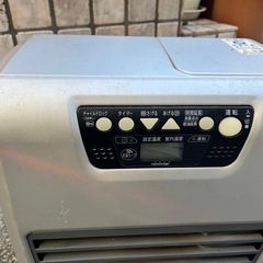 灯油ファンヒーター２台＋灯油タンク＋電池式ポンプの画像