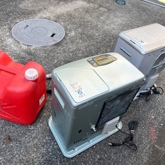 灯油ファンヒーター２台＋灯油タンク＋電池式ポンプの画像