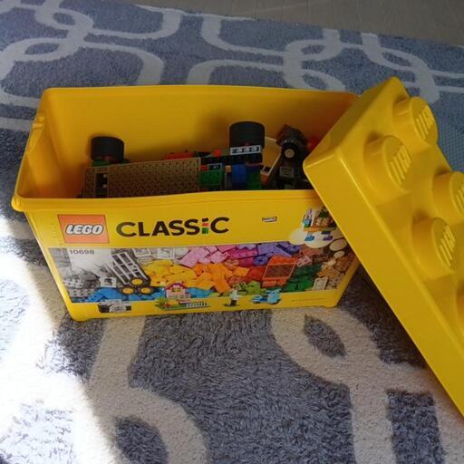 中古レゴクラッシック一式と他のレゴも入ってます。