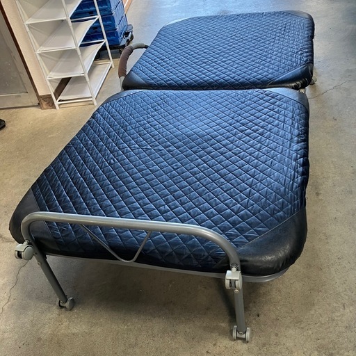 中古品 折り畳みベッド