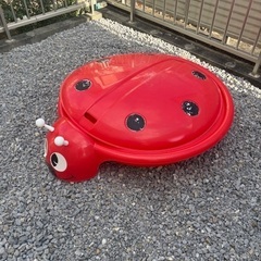 てんとう虫の砂場　フタ付きの画像