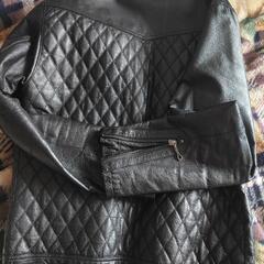 お洒落なレザージャケットの画像