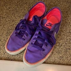 NIKEスニーカー　23.5cm