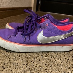 NIKEスニーカー　23.5cmの画像