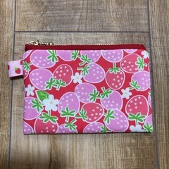 いちご フラットポーチ  小物入れ