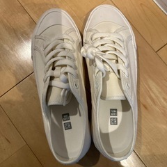 お話中　UNIQLO スニーカー25センチの画像