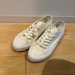 お話中　UNIQLO スニーカー25センチの画像