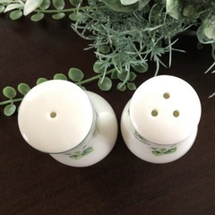  *:.新品未使用.:*Chitton シフォン 陶器製 おしゃれなソルト＆ペッパー入れの画像