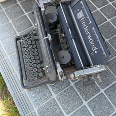 アンティークタイプライターの画像