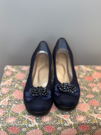 ビーズ付き　パンプス　歩きやすい　一度のみ使用