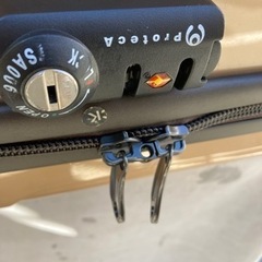 キャリーバッグ　スーツケースの画像