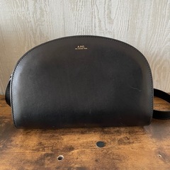 a.p.c ハーフムーンバッグレザー