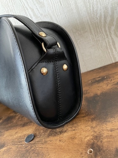 a.p.c ハーフムーンバッグレザー