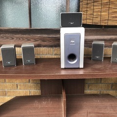 5.1チャンネルのFUZEスピーカーシステム　6個