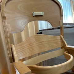 カトージ ベビーチェア ファニカ テーブルカバー付 ブラウンの画像