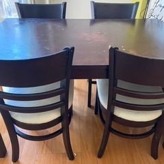 ダイニングテーブルとイス4脚セット。ありますの画像