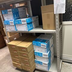 チラシの封入と梱包作業の画像