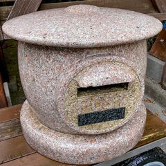 薄桃色 赤 花崗岩のポストの画像