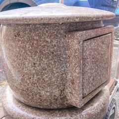 薄桃色 赤 花崗岩のポストの画像