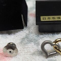 ☆日本看護連盟章　ダブルハート　ピンバッジ　中古品　の画像