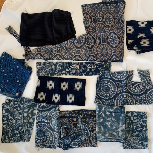 《和》古布 藍染め 愛染 小さめサイズ　柄 ハギレ　生地　　多数350g はぎれ　セット　まとめて まとめ売り 生地 ハギレ　骨董　古物　フリマ 着物 江戸 大正 昭和 アンティーク　紬 ヴィンテージ　木綿 当時物 裁縫　リメイク　手芸　生地　昭和レトロ アンティーク はぎれ ハンドメイド パッチワーク リメイク 材料 着物 浴衣 羽織 帯 つまみ細工 縮緬細工 吊るし飾り 手芸 小物 洋服 カバン 小物入れ ポーチ コート バック　ハンドメイド