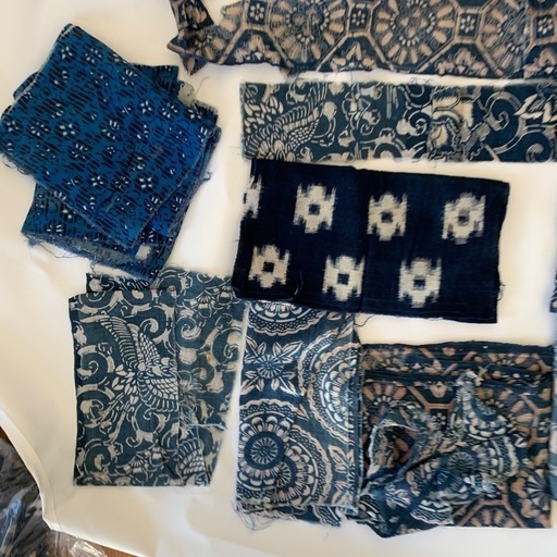 《和》古布 藍染め 愛染 小さめサイズ　柄 ハギレ　生地　　多数350g はぎれ　セット　まとめて まとめ売り 生地 ハギレ　骨董　古物　フリマ 着物 江戸 大正 昭和 アンティーク　紬 ヴィンテージ　木綿 当時物 裁縫　リメイク　手芸　生地　昭和レトロ アンティーク はぎれ ハンドメイド パッチワーク リメイク 材料 着物 浴衣 羽織 帯 つまみ細工 縮緬細工 吊るし飾り 手芸 小物 洋服 カバン 小物入れ ポーチ コート バック　ハンドメイド