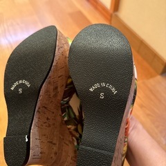 Sサイズ　花柄厚底ヒールの画像