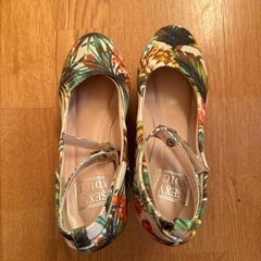 Sサイズ　花柄厚底ヒールの画像