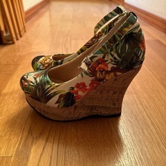 Sサイズ　花柄厚底ヒールの画像