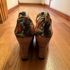 Sサイズ　花柄厚底ヒールの画像