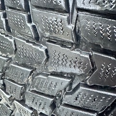 スタッドレス31×10.50R15 四駆やアメ車に！の画像